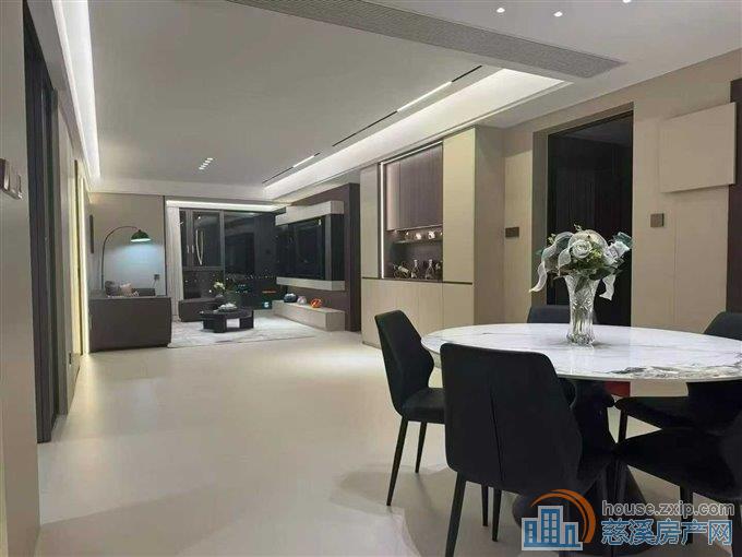 云逸里143平+双车位豪华装修直接钥匙在