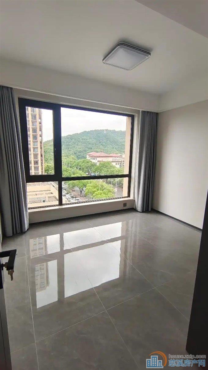 江滨之城102平158万全新精装修