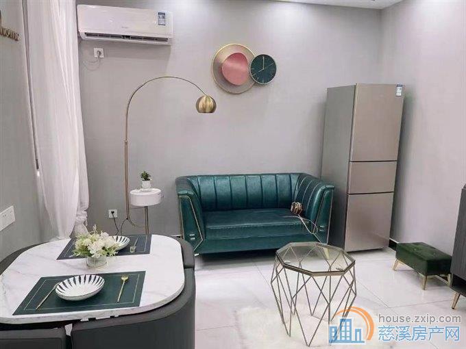 出租尚德家园2100/月全新精装