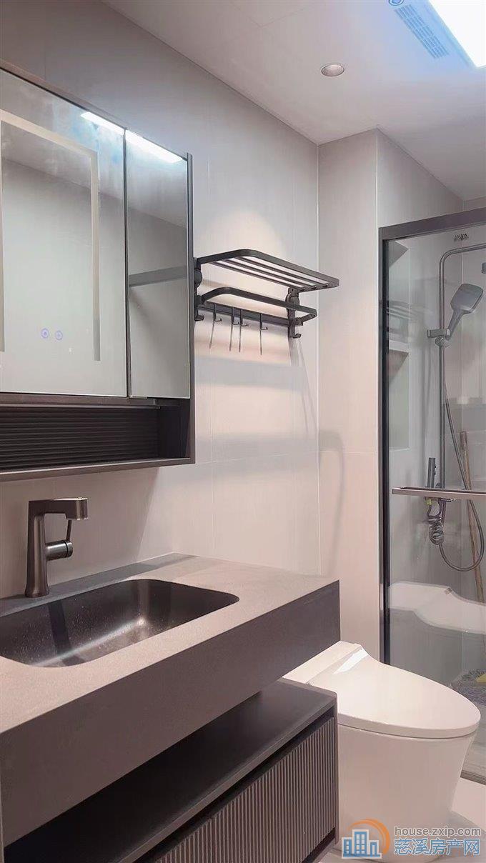 上东辰府143平全新精装