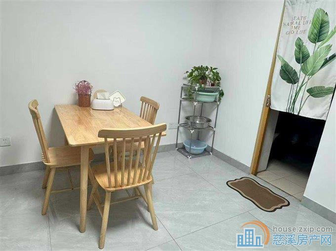 城东新村三楼65平新装修112万XQ未占