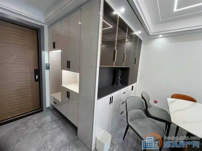 中海湖心半岛中间楼层101平精装2年到