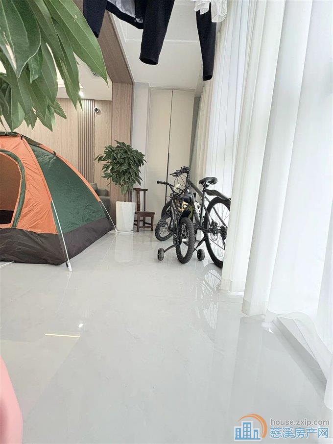 界牌新村 全新精装142平168万带露台