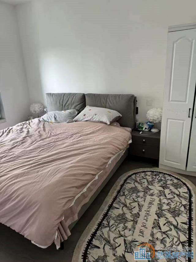 中海湖心半岛128平3室2厅2卫带衣帽间