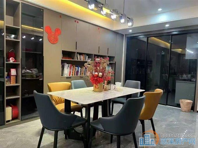 双喜紫园143平好楼层两间朝南精装车位