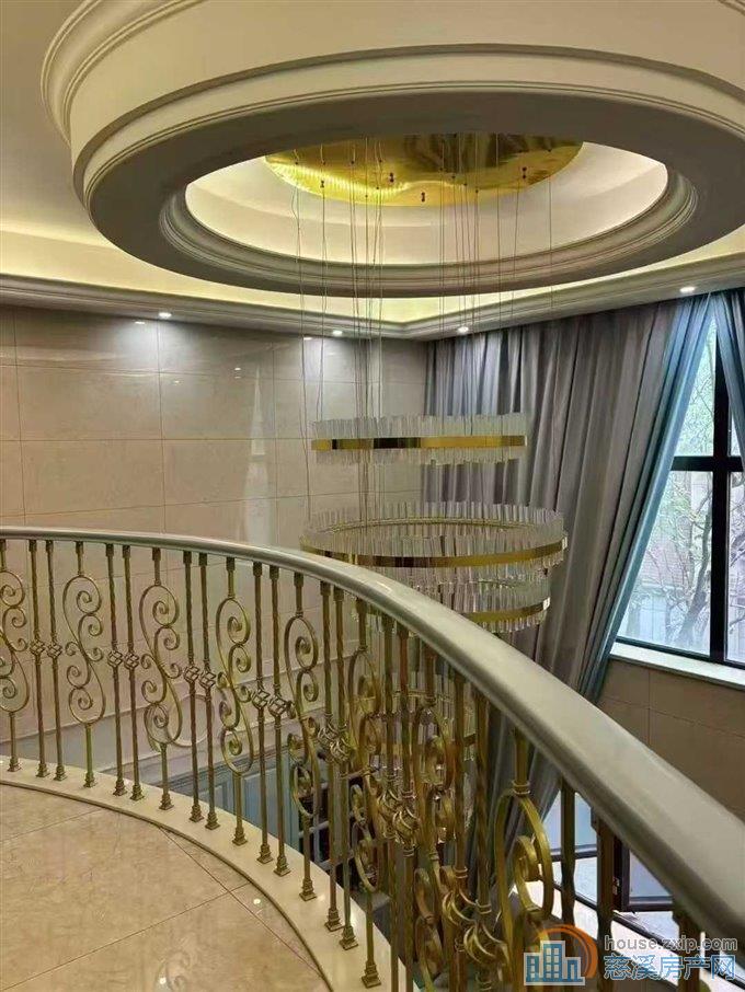 白金湾边套别墅位置好豪华装修带车库直接房