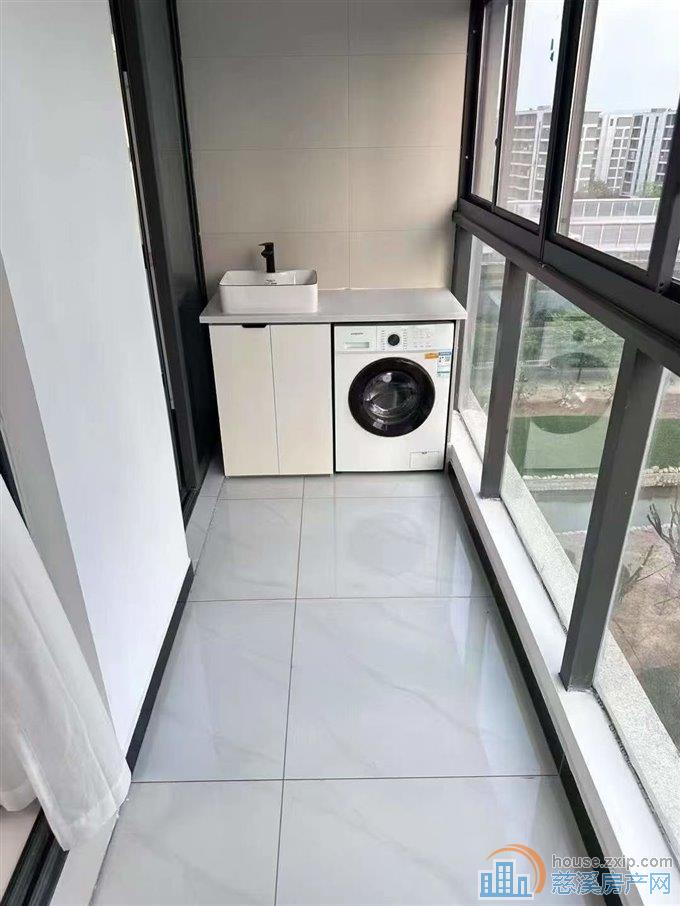 浔筑三室两卫全新精装首次出租