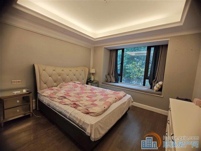 中海湖心半岛 精装130.4平228万