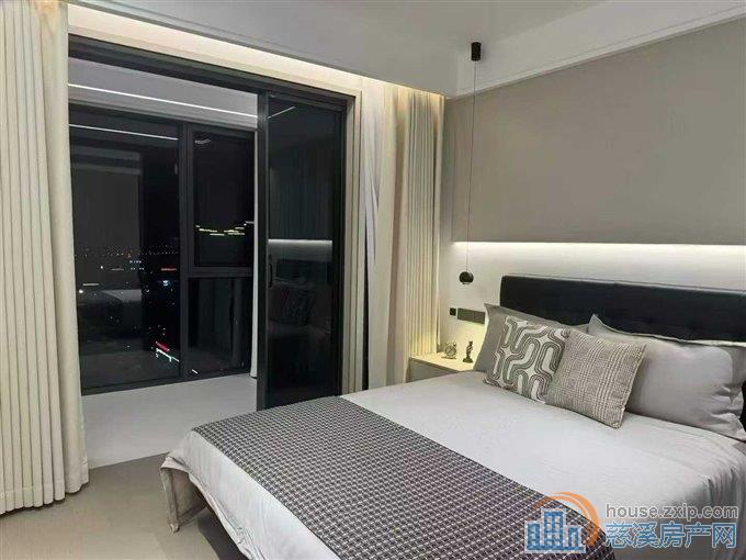 云逸里143平+双车位豪华装修直接钥匙在