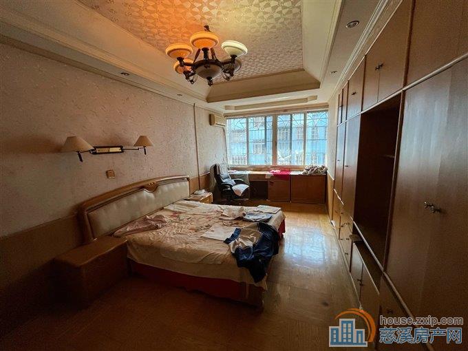 城东书包房，精装三室，南北通透，满五唯一