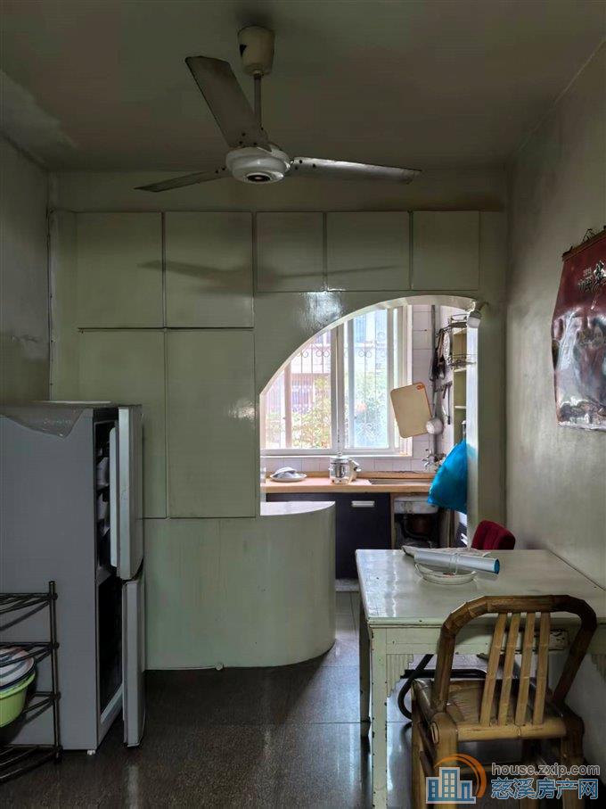 金山新村一楼有投资价格架空层可租800元