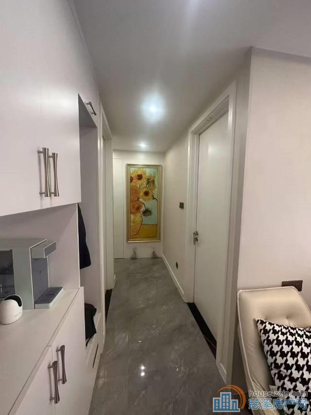 中海湖心半岛127平233.8万中间楼层