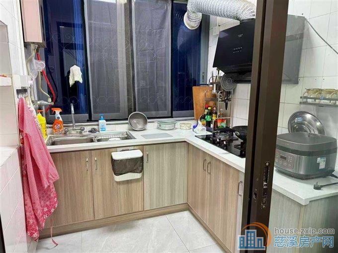 城东新村三楼65平新装修112万XQ未占