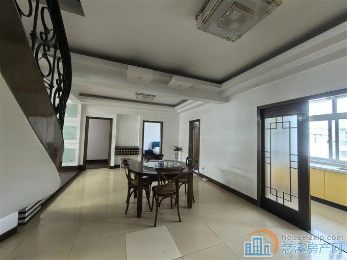 闻涛苑 精装复式215平方140万带车库