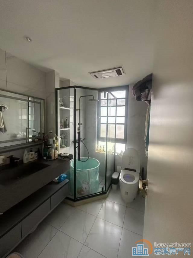 中海湖心半岛127平233.8万中间楼层