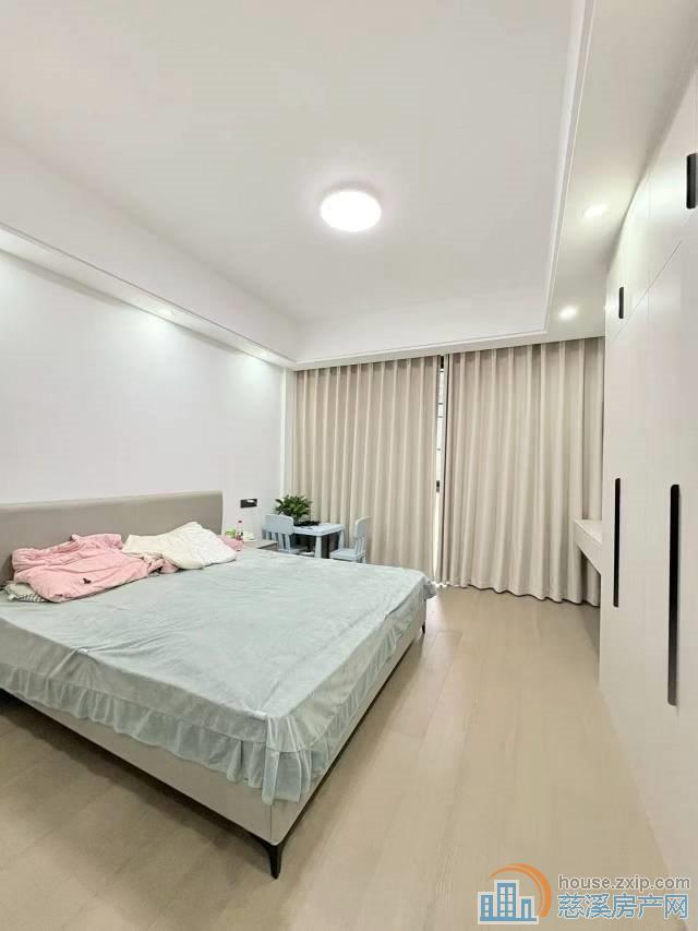 界牌新村精装车位杂物间送朝北露台