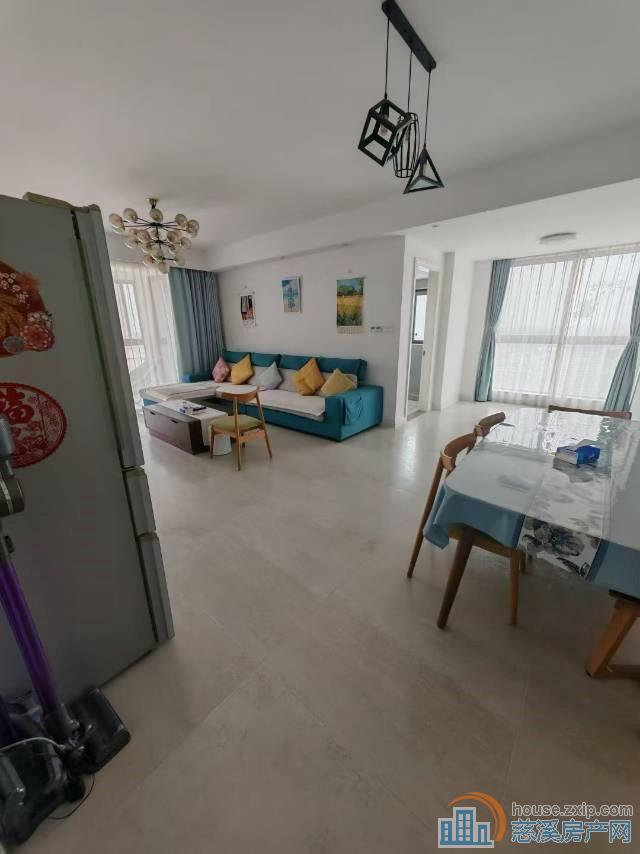 保利天悦湾160平三房二厅二卫装修清爽