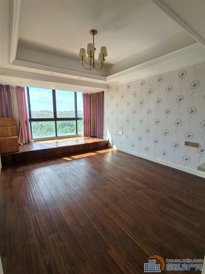 稀缺精装复式，单价仅7700多，带阳光房