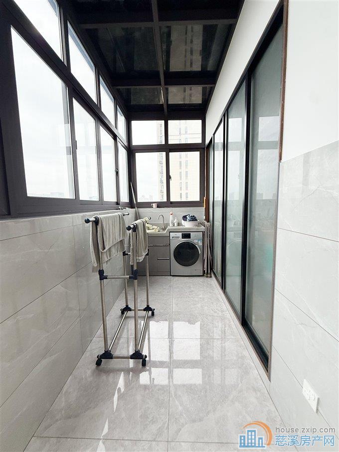 金仕华庭101平155万精装保养好