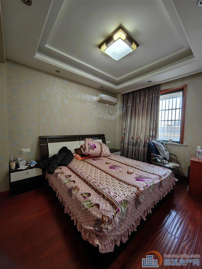 丽都苑125平146万送车位带露台