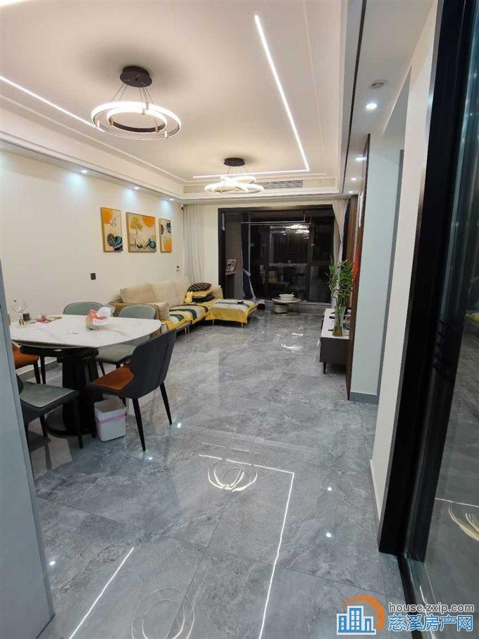 中海湖心半岛中间楼层101平三室218万