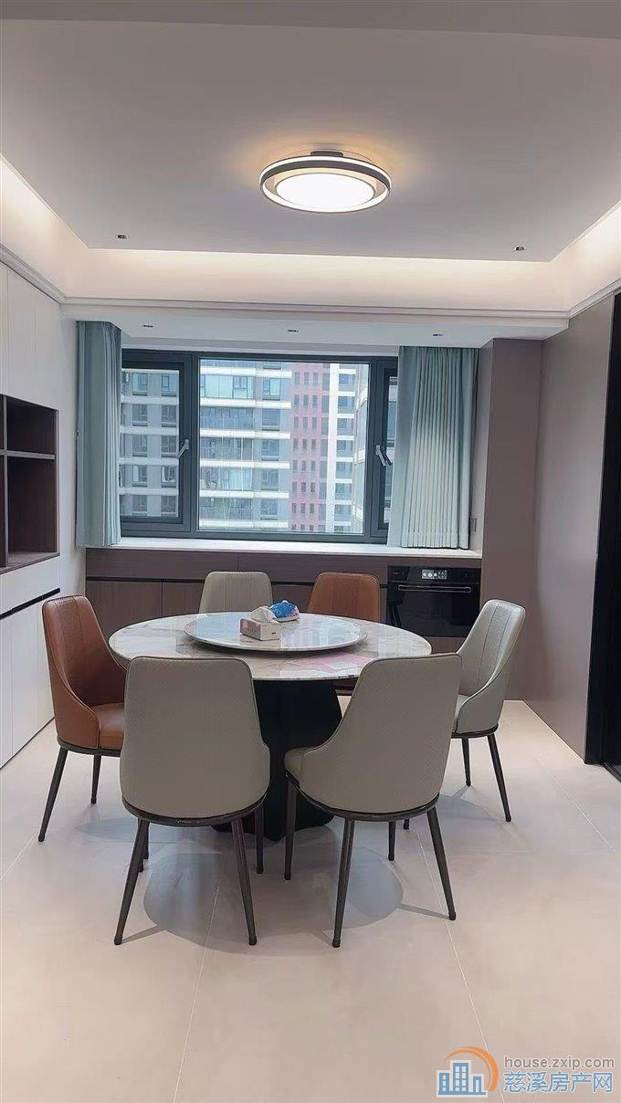 上东辰府143平全新精装