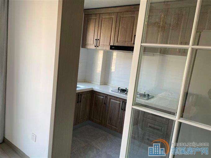 金仕华庭100平精装三室有车位3800元