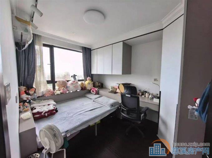 保利慈悦湾131平高楼层133.6万豪装