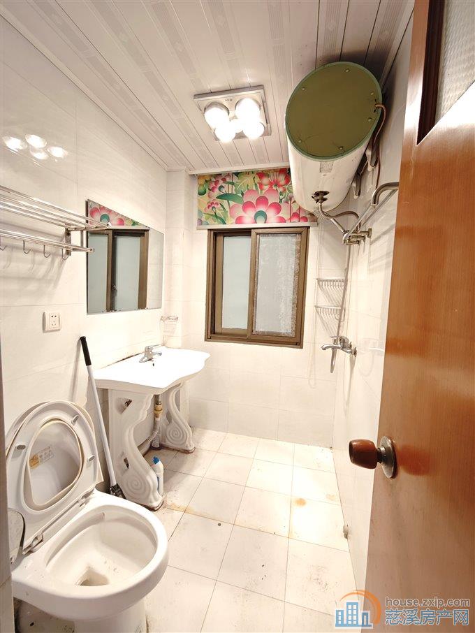 金山新村2楼两室精装修直接房源钥匙在