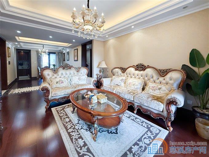 金地鸿悦 137平 208万 精装 急卖