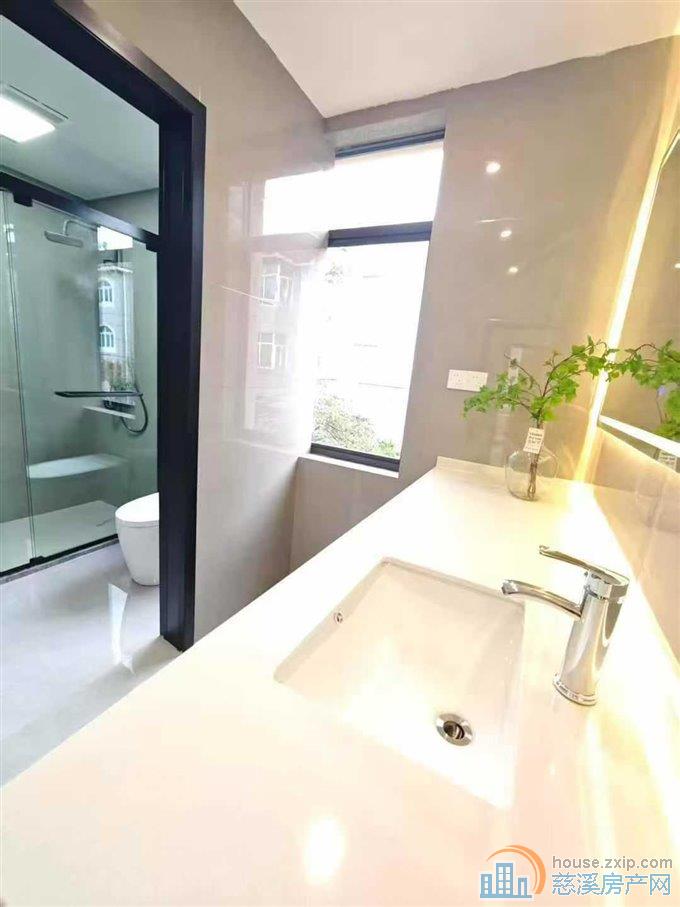 墙里小区一通三全新精装3室2厅2卫