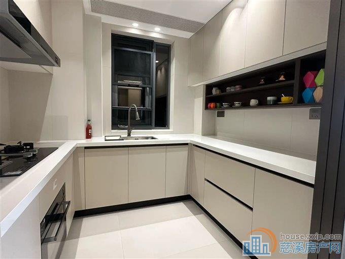 江滨之城 豪装143平方238万双车位