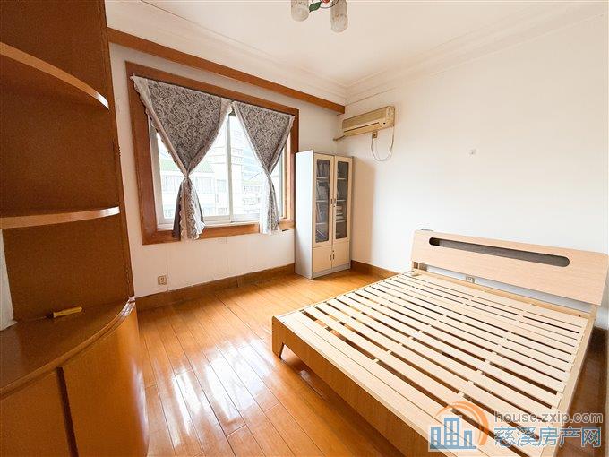 虞波花园4室2厅2卫1阳户型方正赠送阁楼