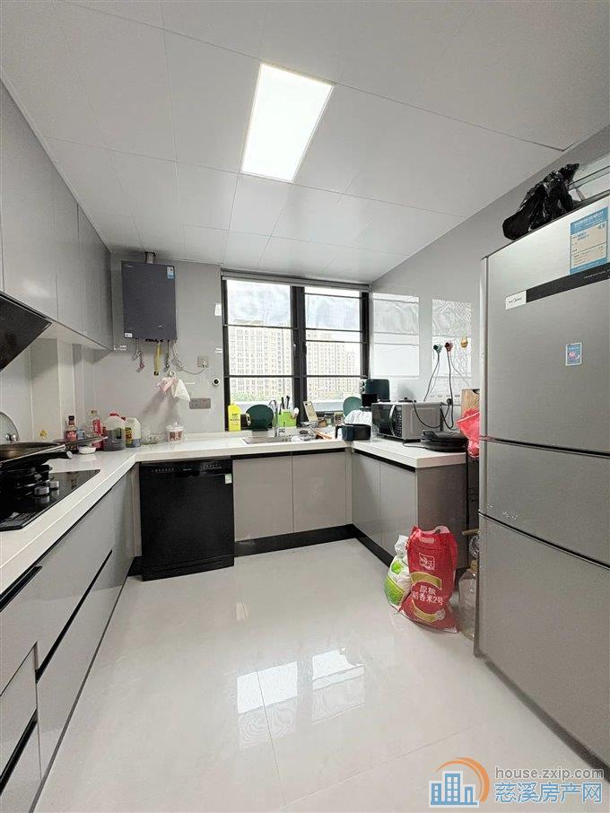 界牌新村 全新精装142平168万带露台