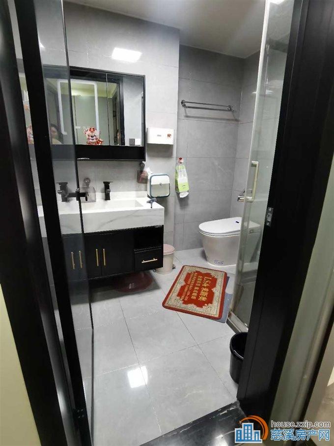 中海湖心半岛中间楼层101平三室218万