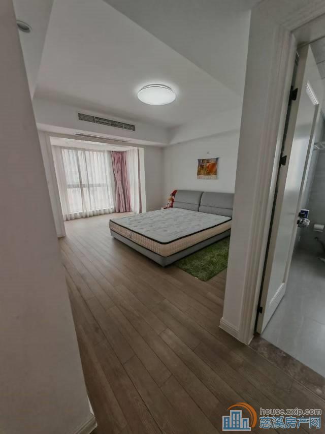 保利天悦湾160平三房二厅二卫装修清爽