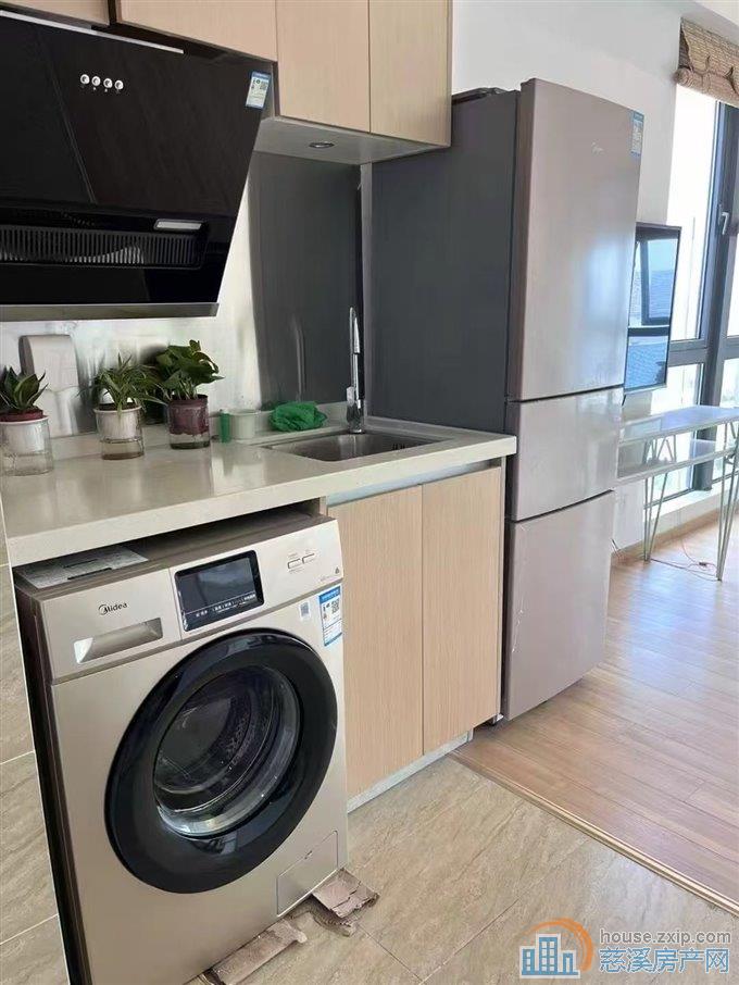 海泊中心一室一卫一厅边套57平豪装