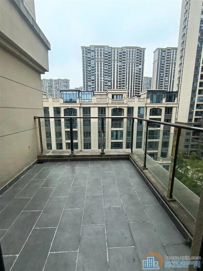 河悦府175平洋房顶复精装带三露台