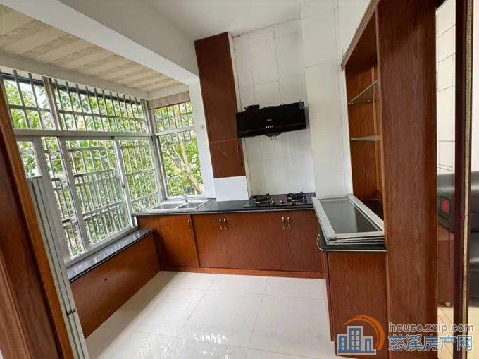 天和家园西区三楼二室一厅一厨一卫精装