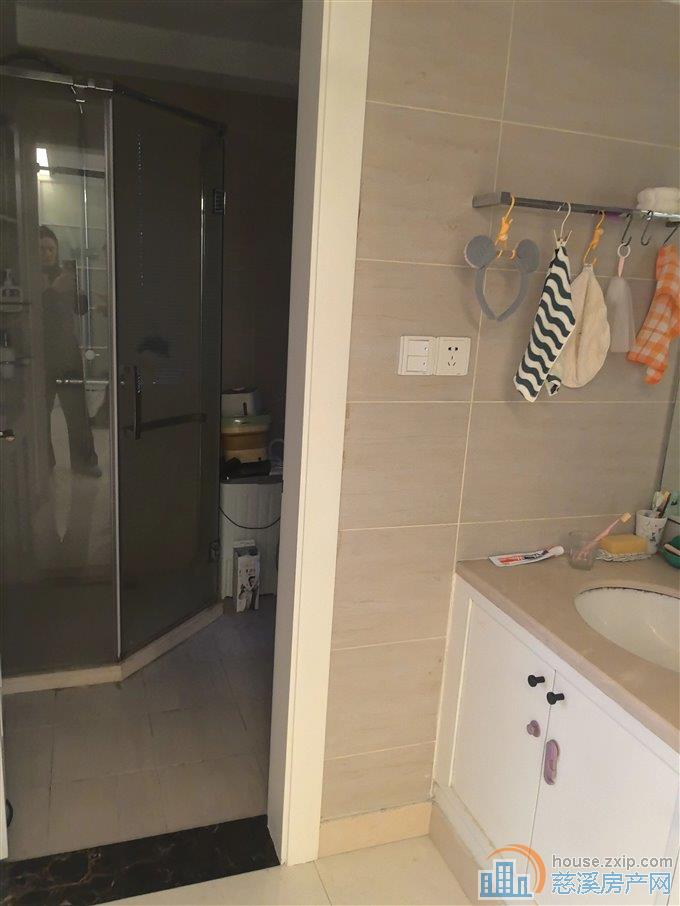 景观花苑 精装182平方160万带车位