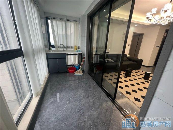 出售保利俯院江南北区126平178万