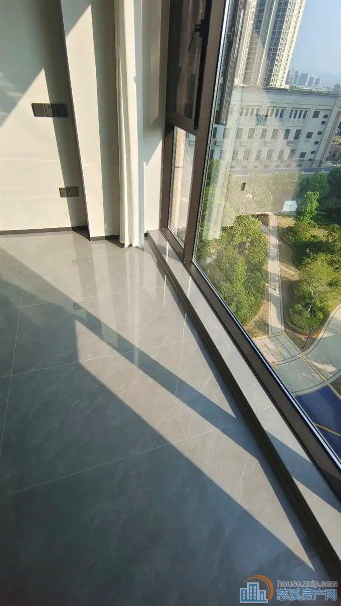 江滨之城102平158万全新精装修