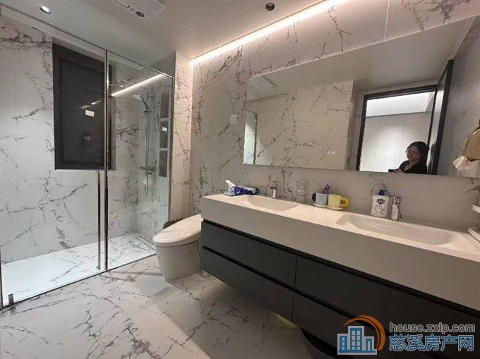 博洋水映天成160平豪装368万车位