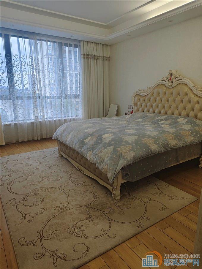 天悦湾花苑 豪装200平方248万中庭位