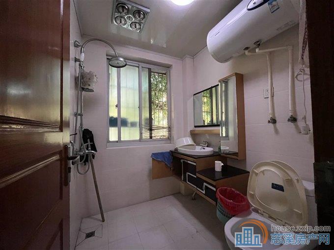 城东书包房，精装三室，南北通透，满五唯一