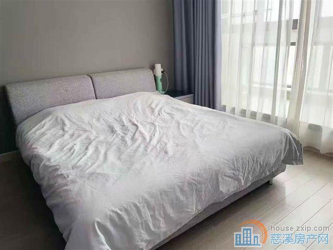 金仕华庭顶楼102平180万精装