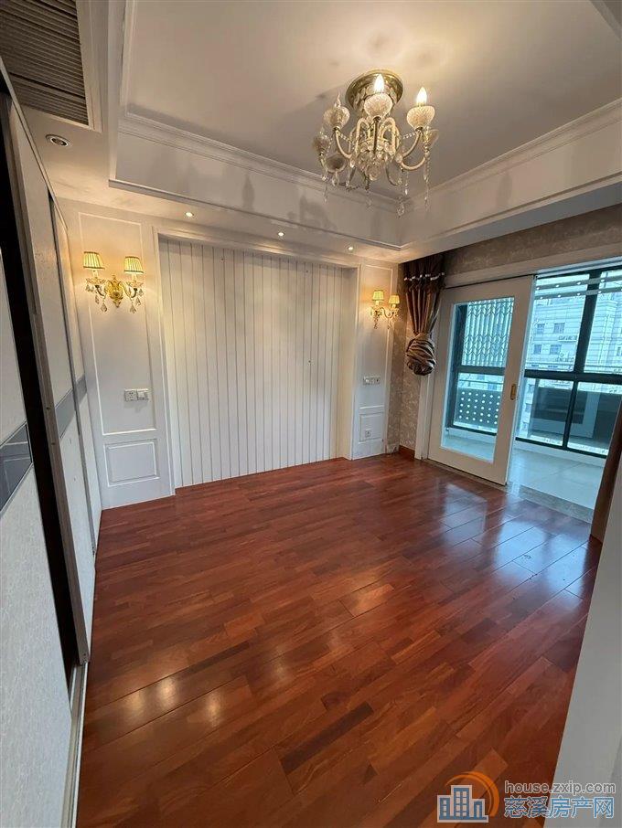 和润公寓133平149万送朝南车库