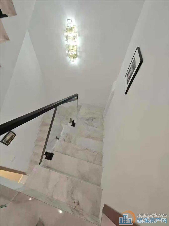 墙里小区一通三全新精装3室2厅2卫