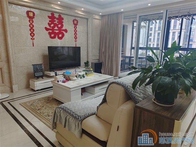 天悦湾花苑 豪装200平方248万中庭位