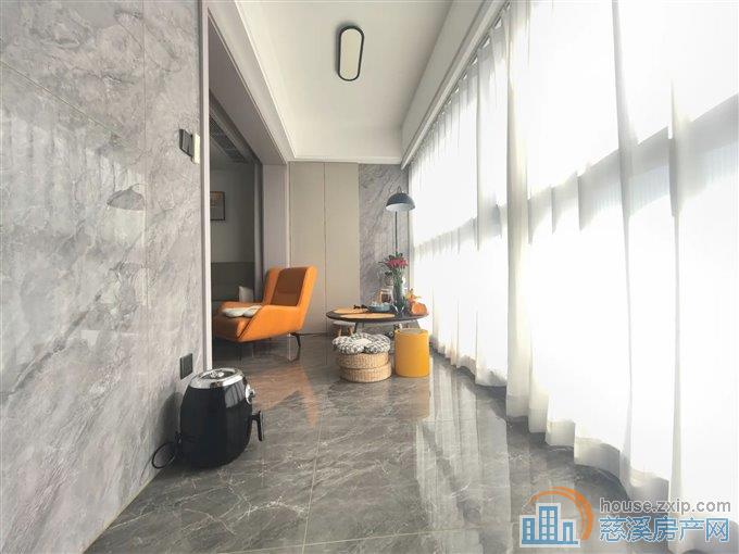 红星天铂佳苑92平120万精装修